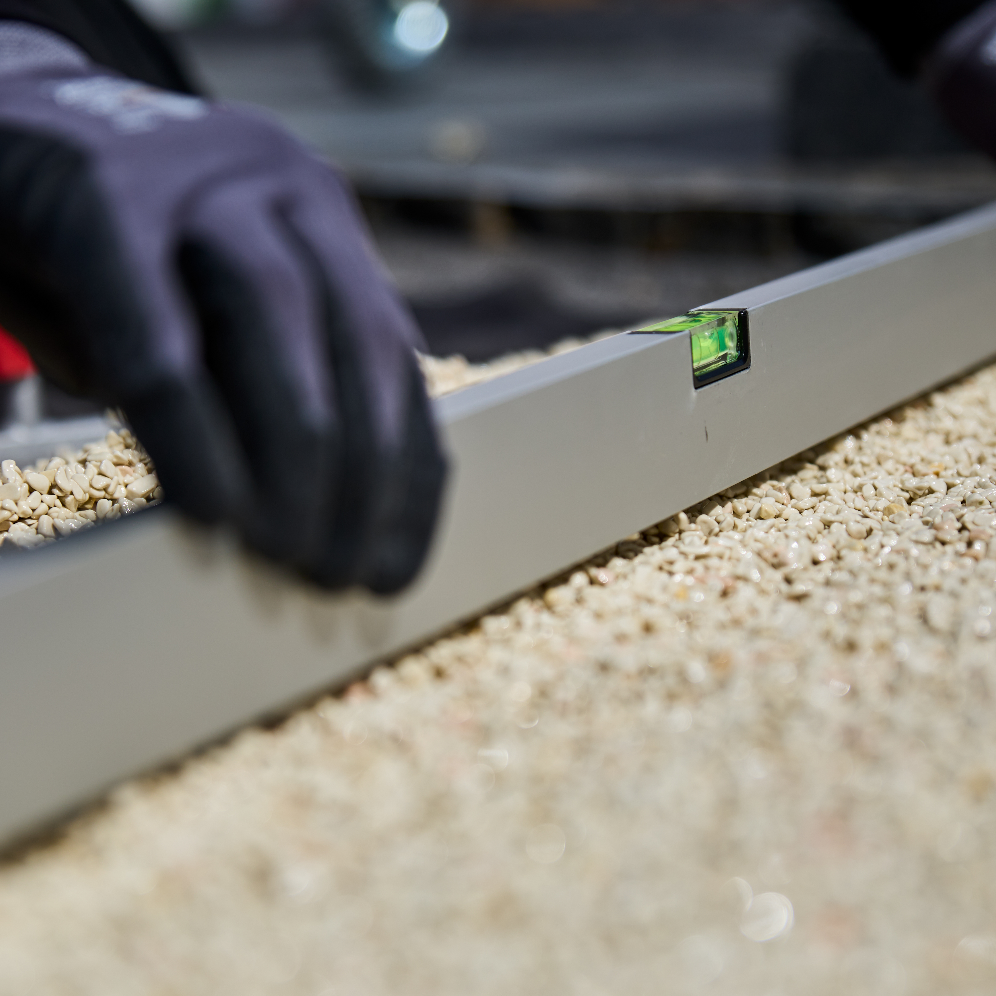 Screed the mix to the desired height and
level using screed tools